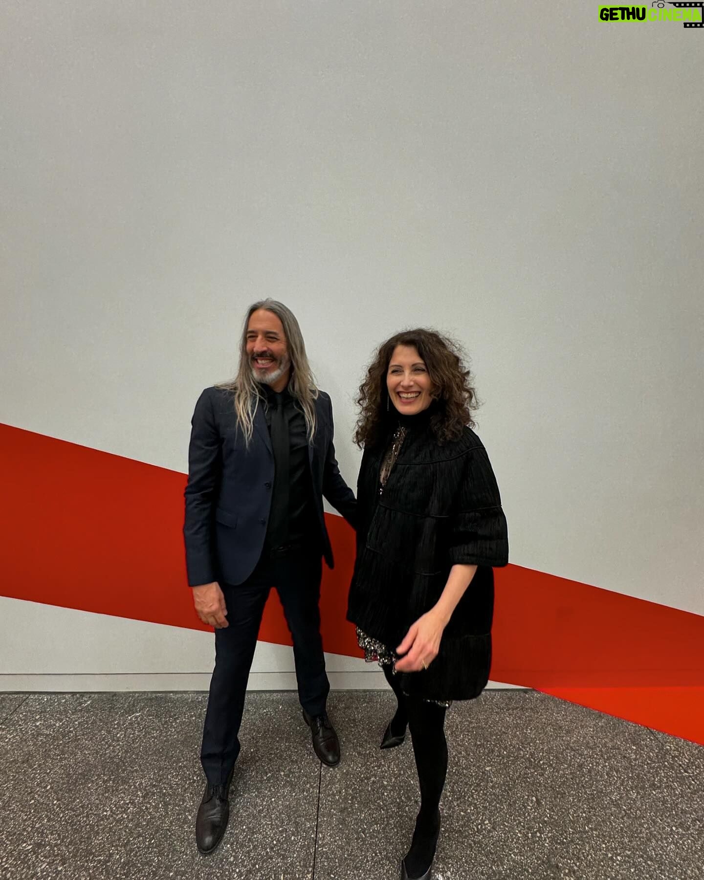 Lisa Edelstein - 3.7K Likes - Thank you @hammer_museum for another beautiful galainthegarden where @robertrussellworks and I grabbed a quick smooch at the very spot we met 13 1/2 years ago! @aliceandolivia @stellamccartney @piferi