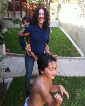 Lisa Edelstein Instagram - And he’s on his way! First one out! From crazy monkey to college student! Go B go!!