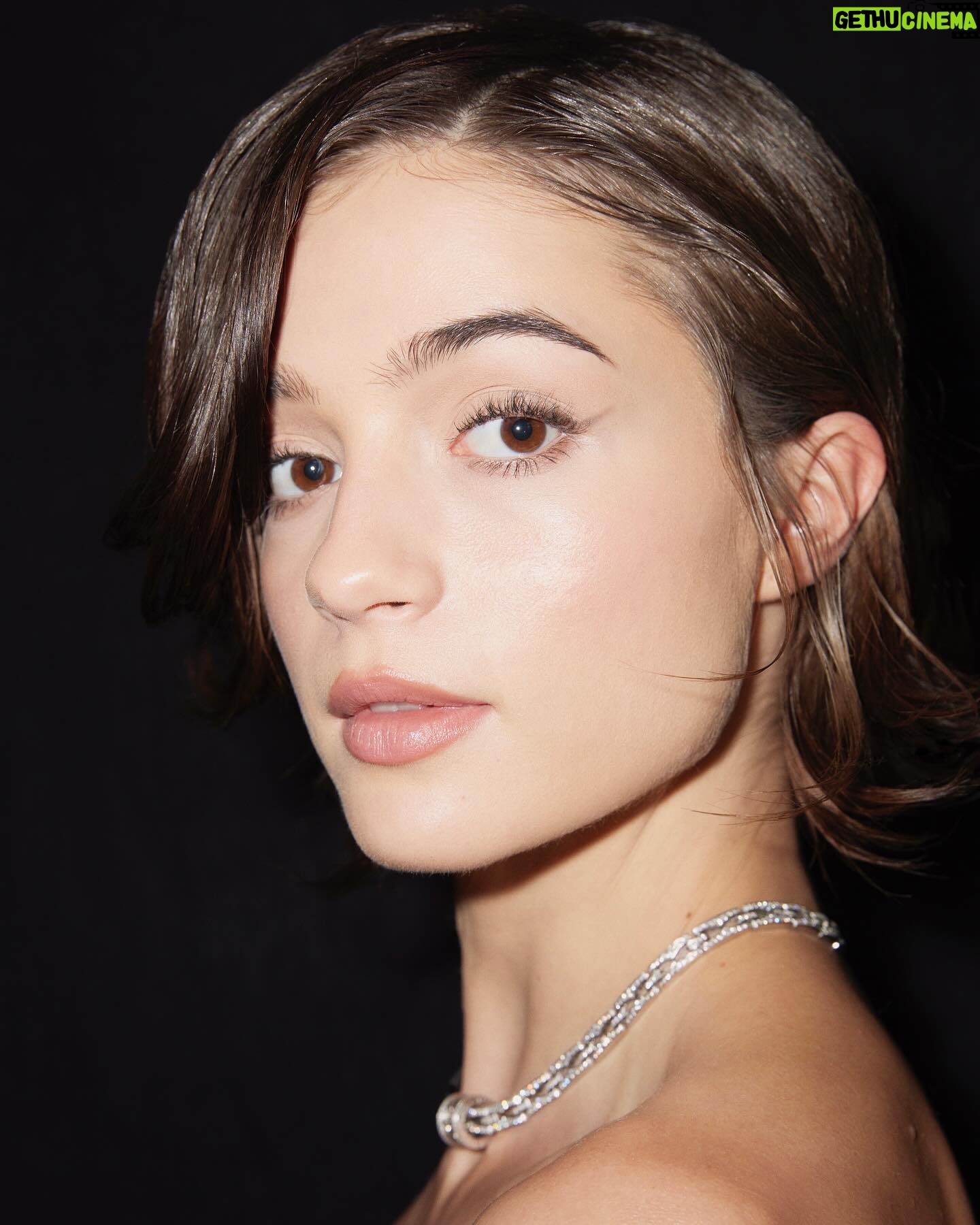 Lisa-Marie Koroll - 4.4K Likes - Erstes Mal Berlinale! @LisaMarieKoroll hat @voguegermany zu ihrem Getting-ready mit @armanibeauty mitgenommen. Wischen Sie durch die Galerie, um Lisa-Maries Vorbereitungen für den Red Carpet zu entdecken.
#voguegermany #berlinale #berlinale2024
(Fotos: @robinkater für @armanibeauty #makeup)