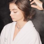 Lisa-Marie Koroll Instagram – Erstes Mal Berlinale! @LisaMarieKoroll hat @voguegermany zu ihrem Getting-ready mit @armanibeauty mitgenommen. Wischen Sie durch die Galerie, um Lisa-Maries Vorbereitungen für den Red Carpet zu entdecken.
#voguegermany #berlinale #berlinale2024
(Fotos: @robinkater für @armanibeauty #makeup)