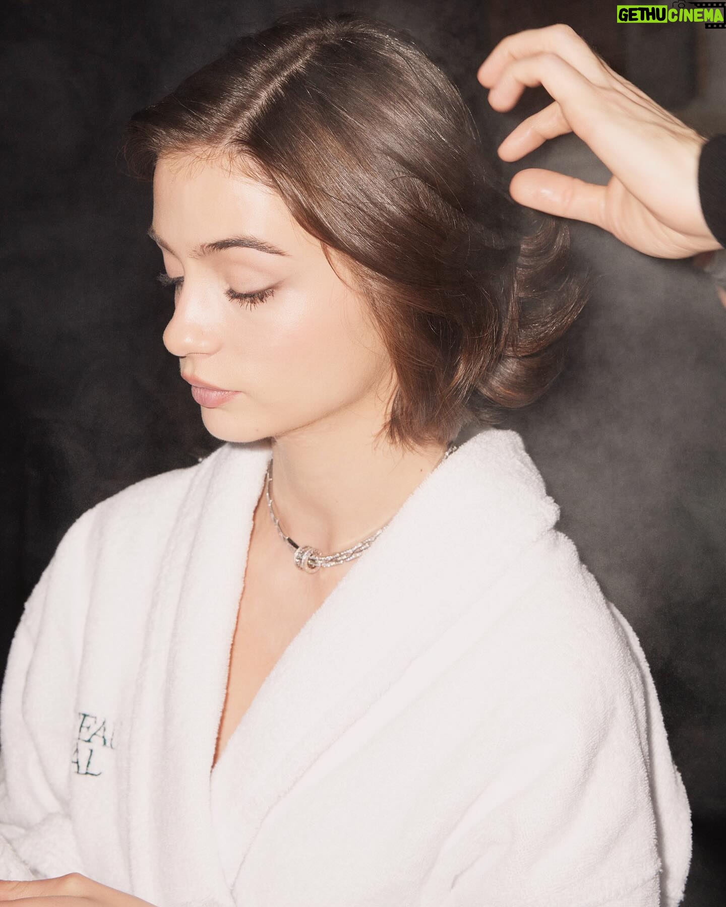 Lisa-Marie Koroll - 4.4K Likes - Erstes Mal Berlinale! @LisaMarieKoroll hat @voguegermany zu ihrem Getting-ready mit @armanibeauty mitgenommen. Wischen Sie durch die Galerie, um Lisa-Maries Vorbereitungen für den Red Carpet zu entdecken.
#voguegermany #berlinale #berlinale2024
(Fotos: @robinkater für @armanibeauty #makeup)