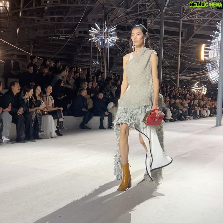 Lisa-Marie Koroll Instagram - What an incredible show! I loved the looks, the venue and the music 🪩 Merci beaucoup @louisvuitton @nicolasghesquiere 🖤