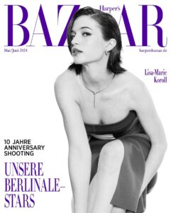 Lisa-Marie Koroll Instagram - Lisa-Marie Koroll spürt Eleganz „in den Augenblicken, wenn ich ganz bei mir bin.“ Was Eleganz für unsere Berlinale-Stars der aktuellen Mai-/Juni-Ausgabe ausserdem bedeutet, lesen Sie jetzt in den exklusiv-Interviews im aktuellen Heft oder im digitalen e-Paper über den Link in der Bio. @lisamariekoroll trägt ein schulterfreies Strickjerseykleid aus Wolle, von Fendi, „Serpenti Viper“ Collier und „Serpenti“ Ohrringe, beides aus 18-karätigem Weißgold, mit Diamant-Pavé, Bulgari. Produktion: @kaimargrander Fotos: @sofiaandmauro Beauty: Phillip Verheyn #harpersbazaargermany #digitalcover #outnow
