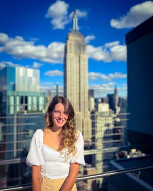 Lisa Whelchel Instagram - Celebrating my baby girl’s birthday with High Tea in NYC. ☕️🫖🗽🛕🍎🎂🥳