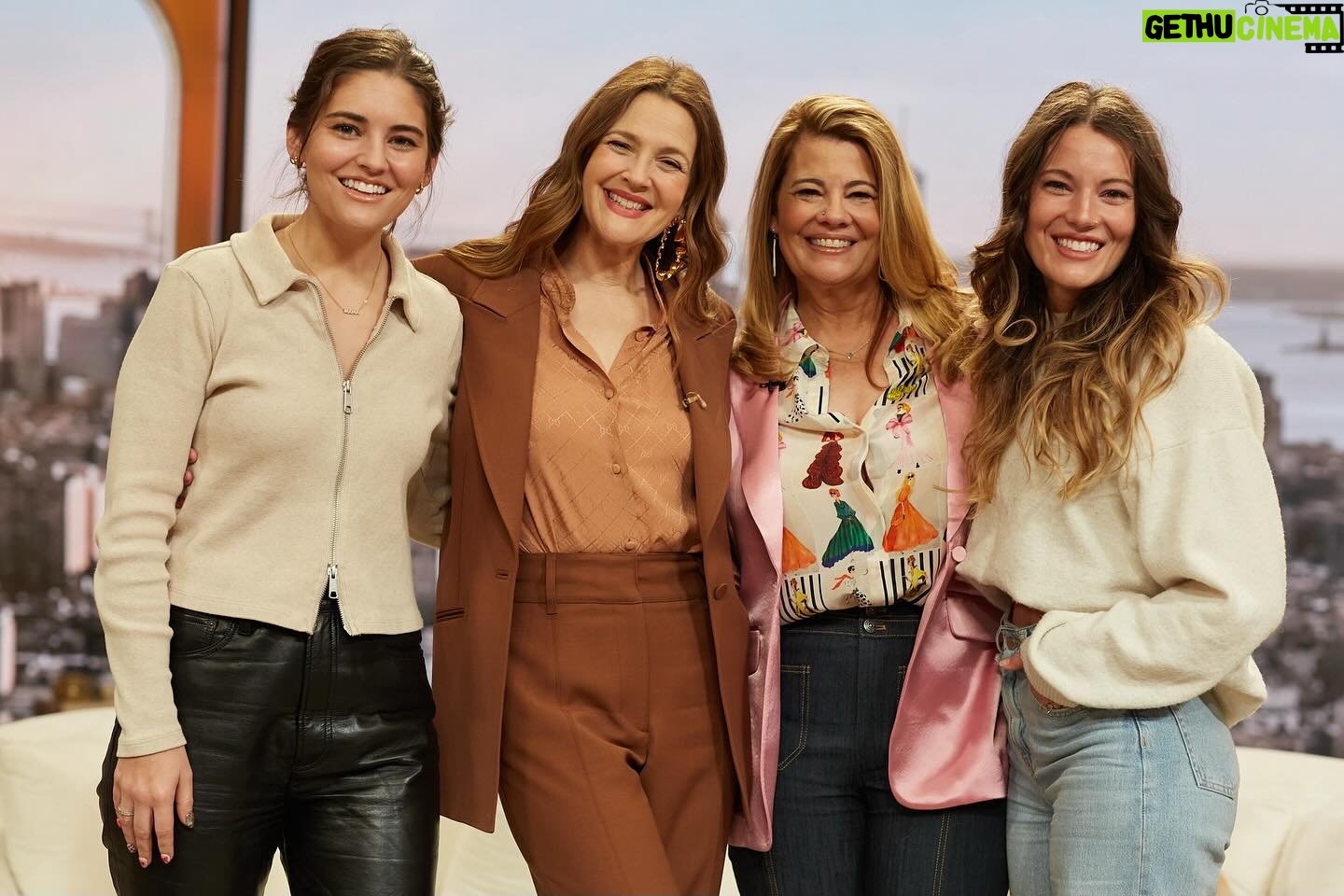 Lisa Whelchel - 5.9K Likes - Such an amazing time with @drewbarrymore talking about daughters, growing up in show business as a child and the season premiere of @collectorscall. Check local listings and tune into @thedrewbarrymoreshow today to join the fun and hugs! š¤