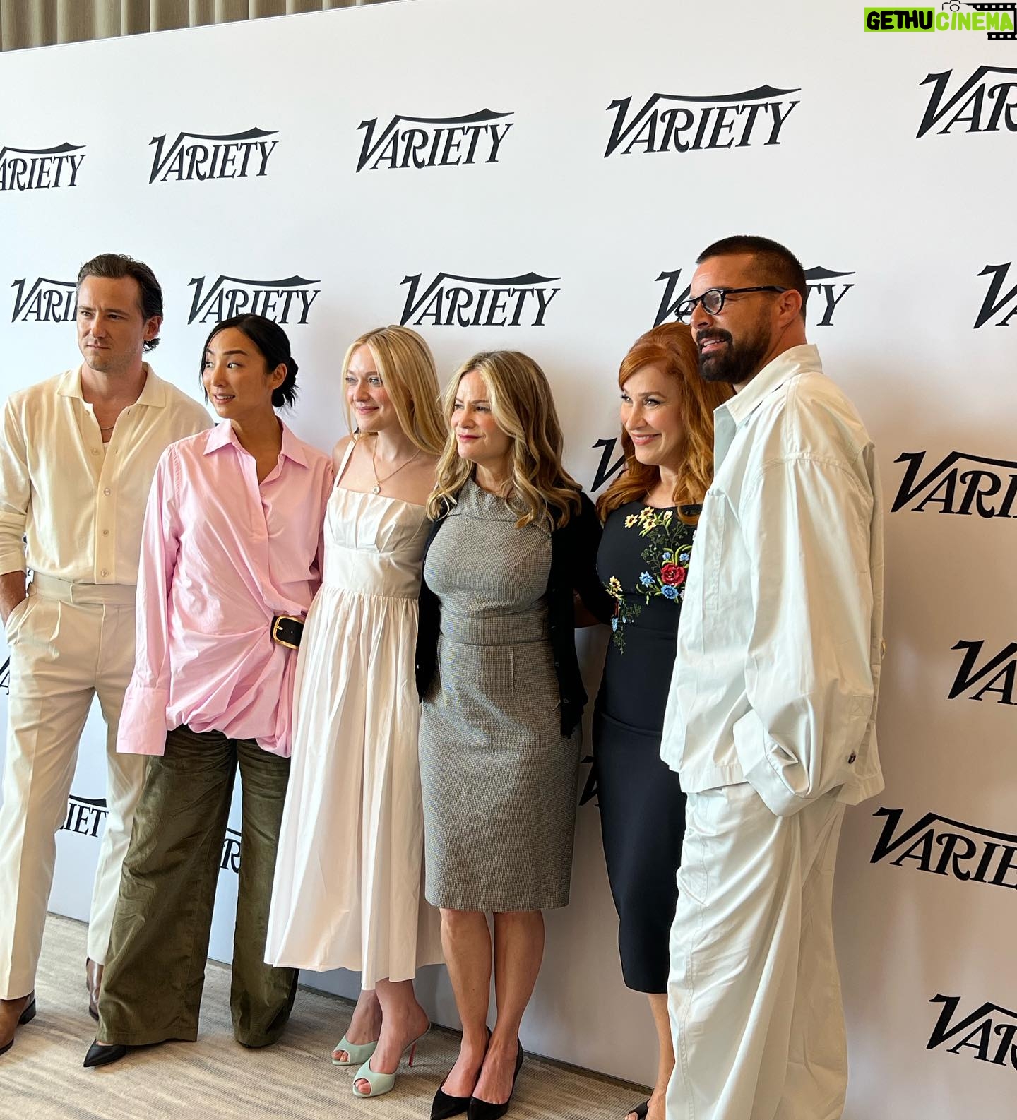 Lisa Ann Walter Instagram - Thank you @variety. Learned so much on this Supporting Actor panel. Loved seeing @dakotafanning after so long - just as smart and beautiful as she was 20 years ago. Thrilled to meet @ricky_martin - what a dear, talented man. @emilylongeretta you did a fabulous job and wore a very pretty dress! . @sachinandbabi dress @rodofirenze bag @deandavidson @grazielagems jewelry Hair @dvohair Makeup @adamchristophermakeup stylist @miss_kellyjohnson