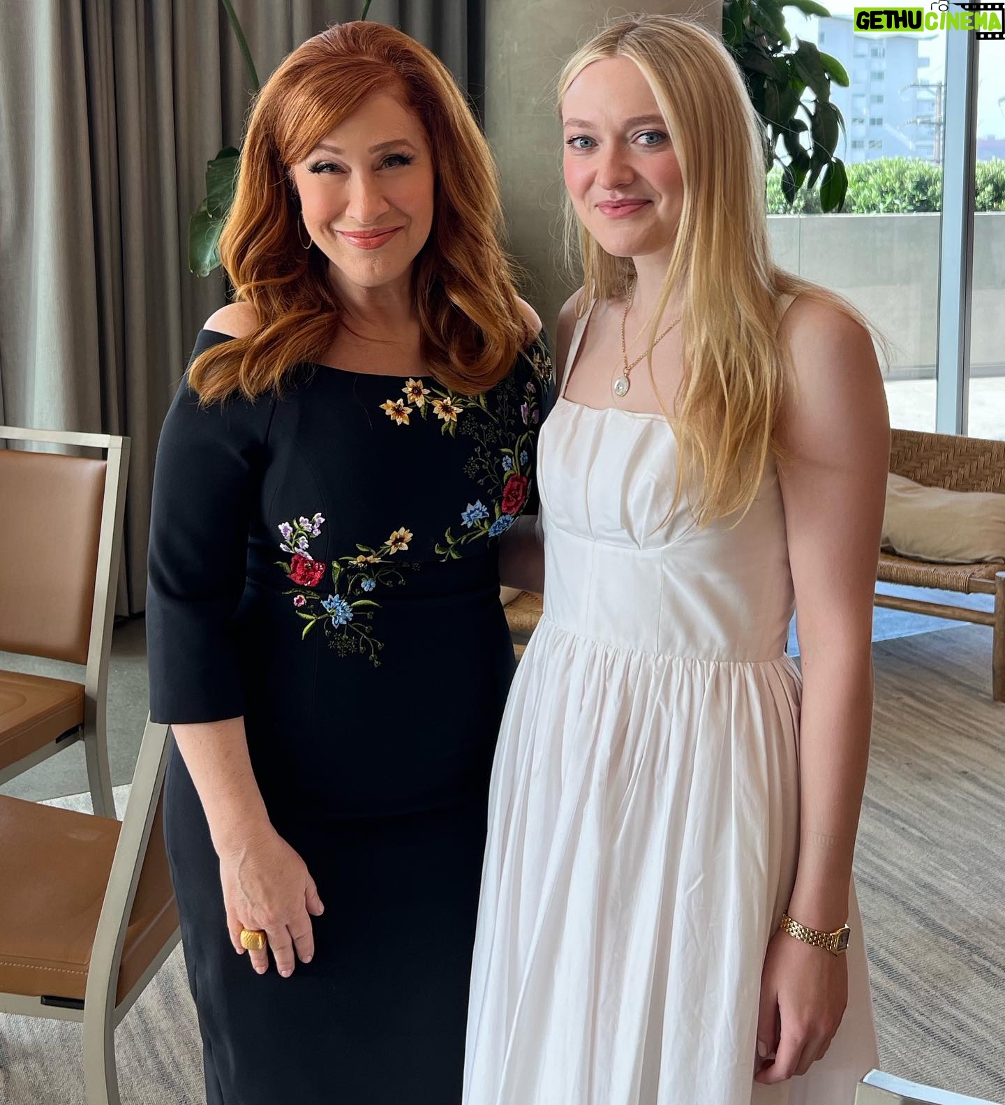Lisa Ann Walter Instagram - Thank you @variety. Learned so much on this Supporting Actor panel. Loved seeing @dakotafanning after so long - just as smart and beautiful as she was 20 years ago. Thrilled to meet @ricky_martin - what a dear, talented man. @emilylongeretta you did a fabulous job and wore a very pretty dress! . @sachinandbabi dress @rodofirenze bag @deandavidson @grazielagems jewelry Hair @dvohair Makeup @adamchristophermakeup stylist @miss_kellyjohnson