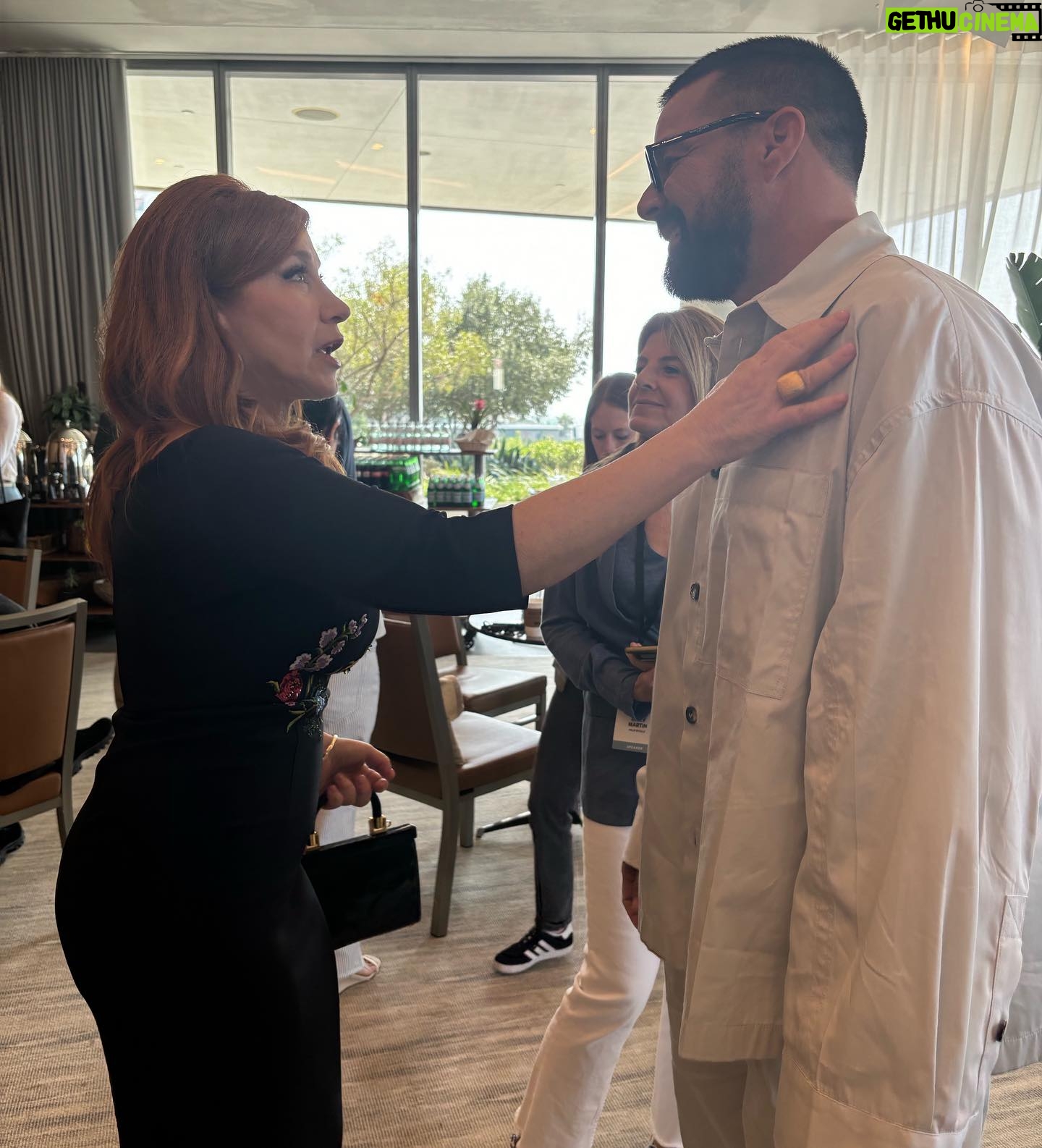 Lisa Ann Walter Instagram - Thank you @variety. Learned so much on this Supporting Actor panel. Loved seeing @dakotafanning after so long - just as smart and beautiful as she was 20 years ago. Thrilled to meet @ricky_martin - what a dear, talented man. @emilylongeretta you did a fabulous job and wore a very pretty dress! . @sachinandbabi dress @rodofirenze bag @deandavidson @grazielagems jewelry Hair @dvohair Makeup @adamchristophermakeup stylist @miss_kellyjohnson