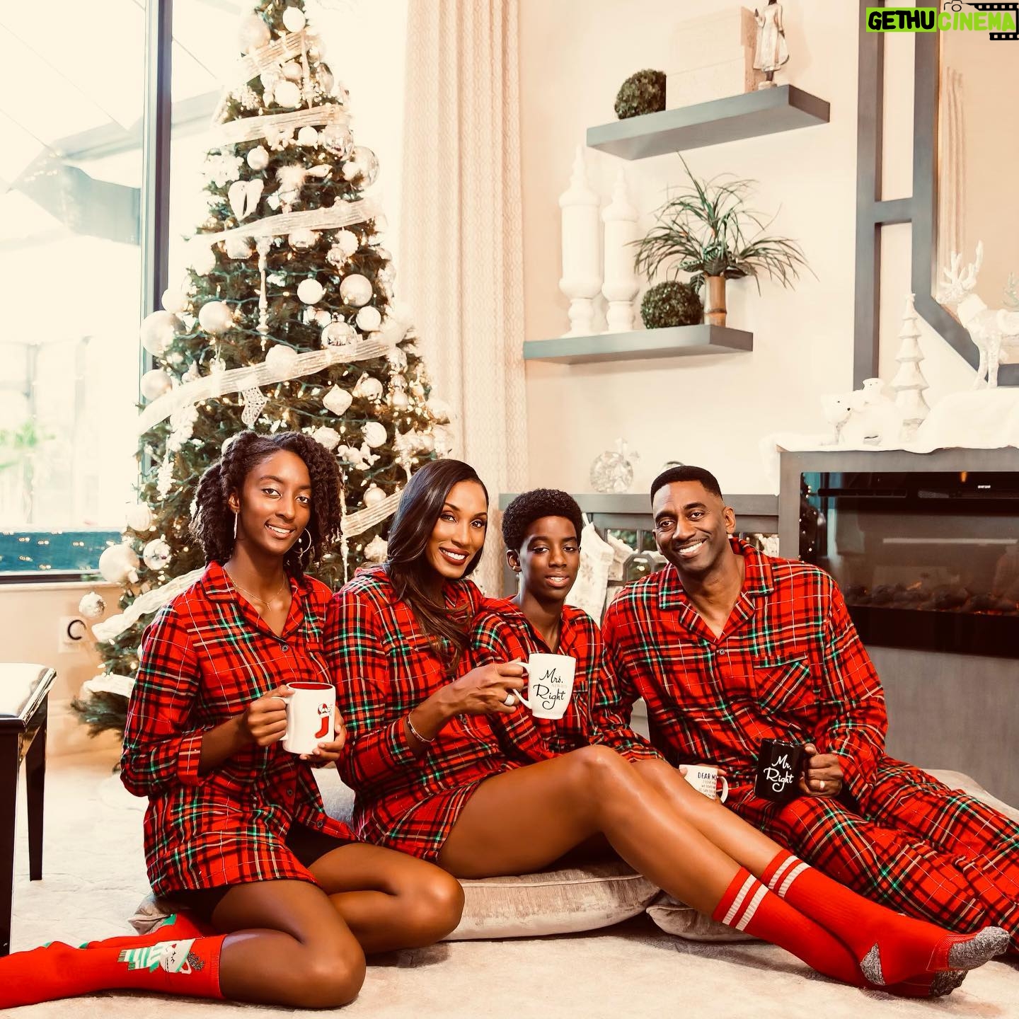 Lisa Leslie - 10.4K Likes - Merry Christmas ✝️🙏🏾
Photo credit: @vanessaespinalphoto