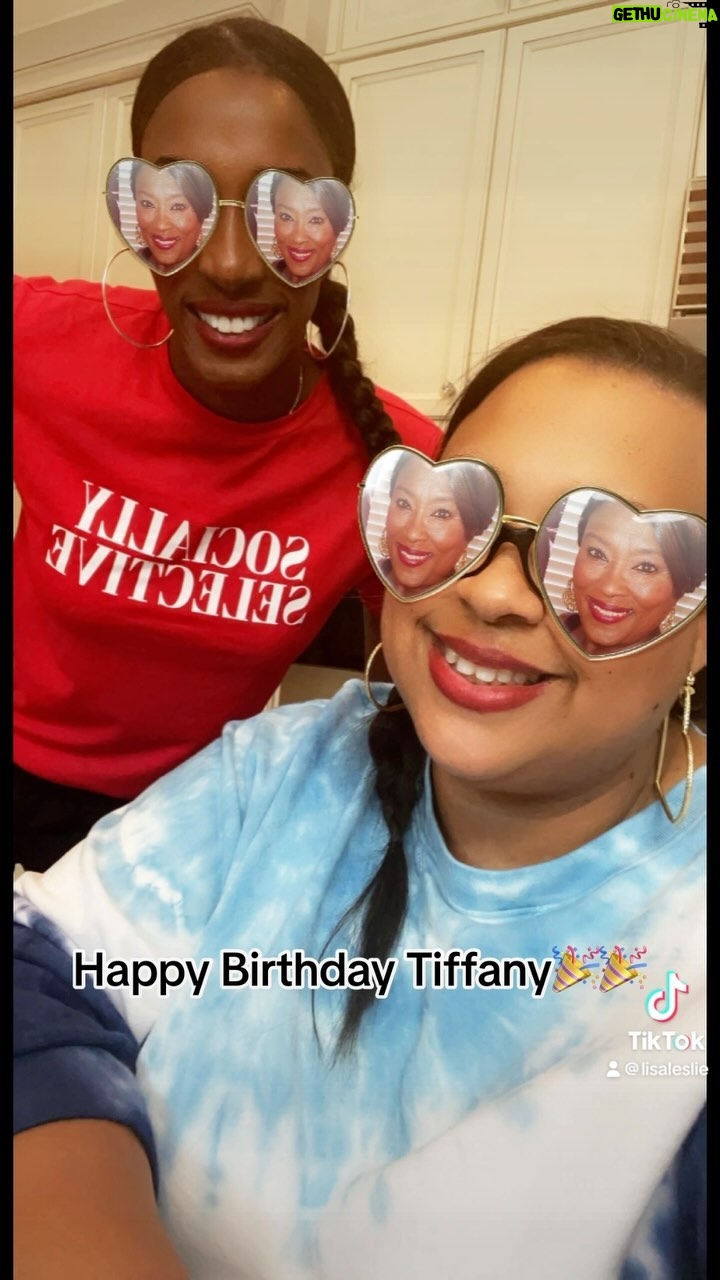 Lisa Leslie Instagram - I’m SCREAMING HAPPY BIRTHDAY TO MY SISTER @herlilsister My day 1! You already know! My life has been complete since the day you were born! God gave me the opportunity to be your big sister ♥️♥️♥️♥️♥️♥️♥️ Love you deeply and FOREVER! Please help me wish my sister a Happy Birthday🥳 🎉🎉🎉🎁🎁🎁 6’5 and 5’6 We are perfect together👯♀️