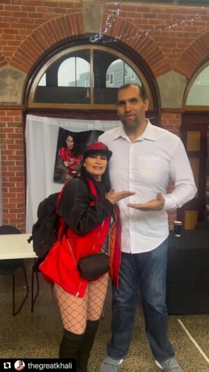 Lisa Marie Varon Instagram - One of my favorite people ever! My best friend! @thegreatkhali has a heart of gold! #opwlive #thegreatkhali #punjabi #starrcast