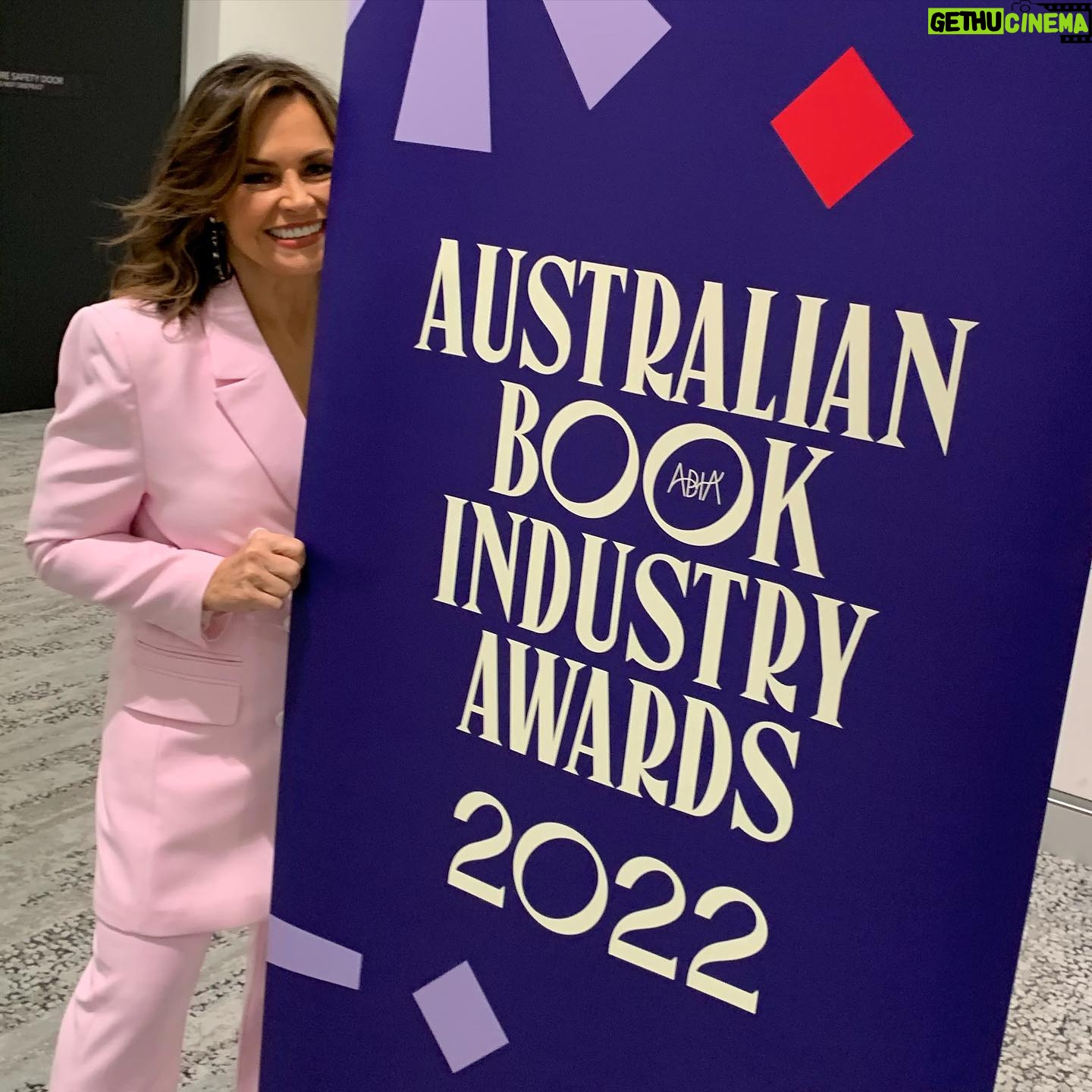 Lisa Wilkinson Instagram - Well, that was a thrill… Thanks to @abia_awards and @harpercollinsaustralia for a brilliant night. Now I really do feel like an author! 🙏❤️📚📇✍️ #ItWasntMeantToBeLikeThis #booksofinstagram
