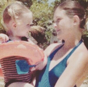 Lisette Morelos Instagram - Feliz día de las madres mamá!!! Gracias por siempre estar a mi lado. Te amo demasiado! 😍