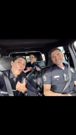 Lisseth Chavez Instagram - BTS from last nights episode 😆😆 @therookieabc now available on Hulu!! Directed by: @tkshom 👏🏽 check it out😍