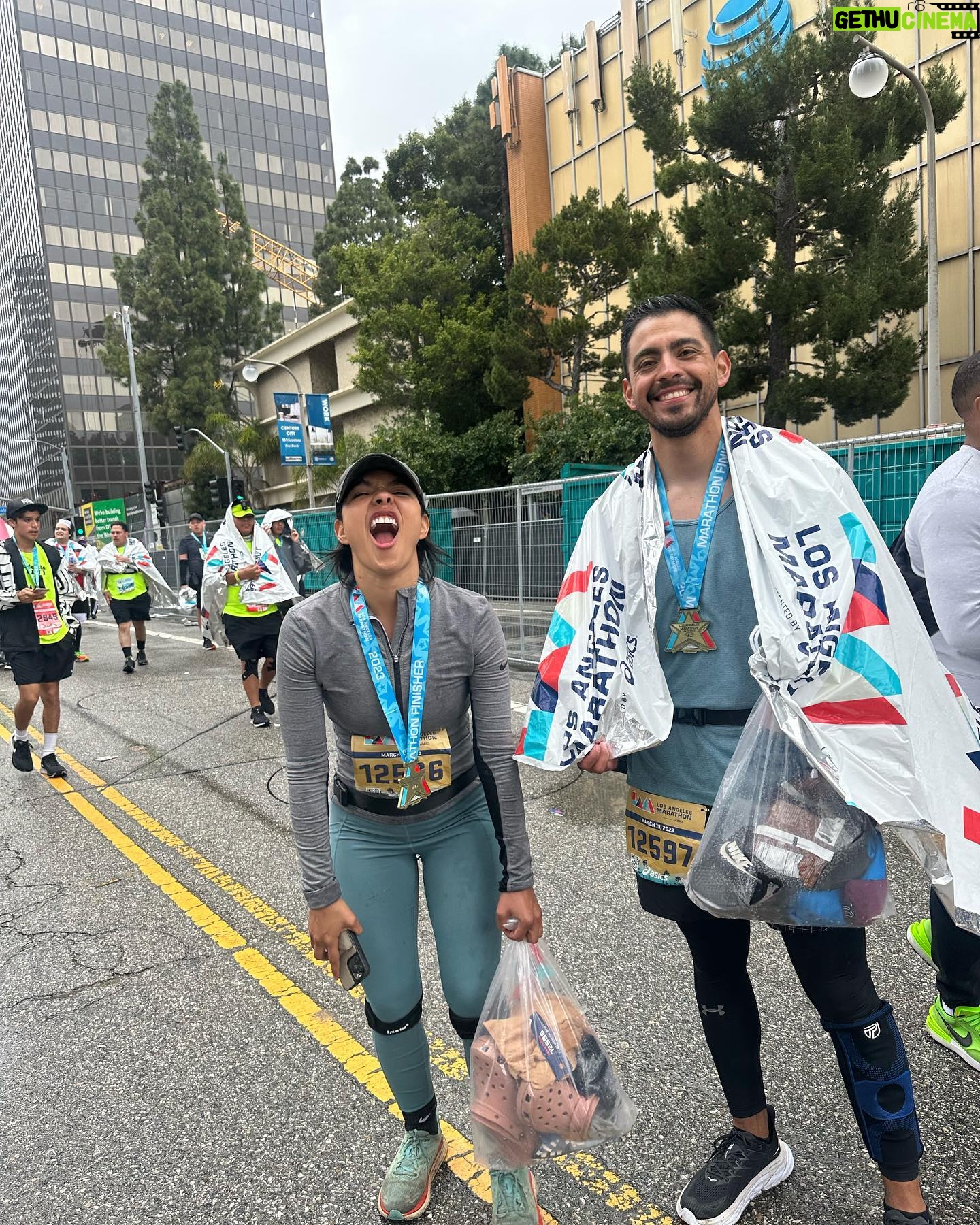 Lisseth Chavez Instagram - I. cannot. move. —- but I freaking did it!!!!!! I ran a freaking MARATHON 26.2 miles under my belt🤓🎖️ thank you @lamarathon volunteers for blessing us with energy, water & snacks. What an incredible experience🙏🏽🥹 Also, thank you brother for pushing meeeee through the whole timeee🥹🫶🏽 I love youuuuuuuuu💪🏽❤️