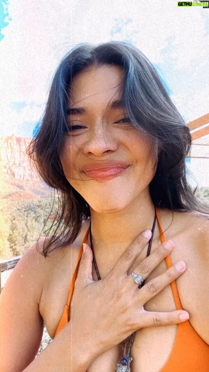 Lisseth Chavez Instagram - Truly breathtaking and Also @nessimeows tagged along soooooo does it still count as a solo adventure?🤓