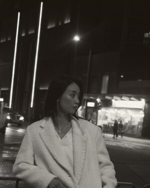 Liu Yase Instagram - 女人的包裡总是裝滿了女人的故事.🖤✨💣
@ysl 
#YSL
