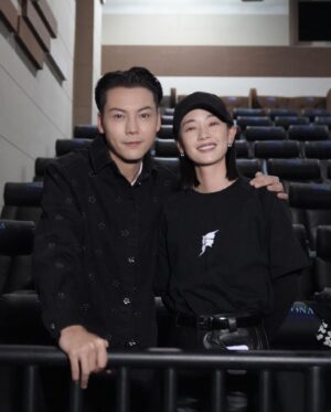 Liu Yase Instagram - 爆裂點讓我看到了一個不一樣的陳偉霆還有一直喜歡的演員張家輝。動作戲很過癮，主創們辛苦了。敬佩那些为我们負重前行的缉毒警察們，也讓人更加珍惜正義和光明。支持爆裂點，祝票房大賣。

@williamchanwaiting  @emperormotionpictures  @burstingpointmovie 
  #陳偉霆 #張家輝
#爆裂點