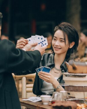 Liu Yase Instagram - 我喜歡的劇照，也必須在這裡也留下痕跡。也希望海外的朋友有機會看到我的電影。晚安😴#前任4英年早婚