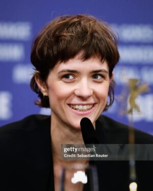 Liv Lisa Fries Instagram - @berlinale Pressekonferenz FROM HILDE,WITH LOVE directed by Andreas Dresen hair make up and haircut: @claudia_rotoli Styling @kamilla_richter dress @tods