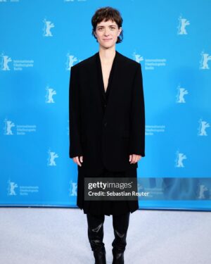 Liv Lisa Fries Instagram - @berlinale Pressekonferenz FROM HILDE,WITH LOVE directed by Andreas Dresen hair make up and haircut: @claudia_rotoli Styling @kamilla_richter dress @tods