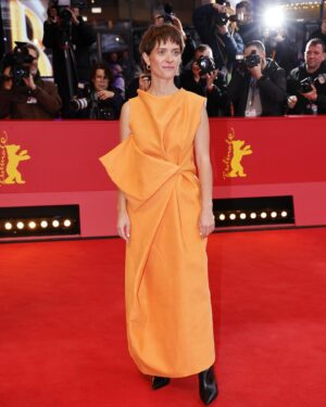 Liv Lisa Fries Instagram - Premiere of „FROM HILDE, WITH LOVE“ by Andreas Dresen in competition @berlinale 💥 @pandorafilmverleih Styling @kamilla_richter jewelry @cartier dress: @_etr_e hair & make up & haircut : @claudia_rotoli  with @johanneshegemann THANKS TO EVERYONE 🌸