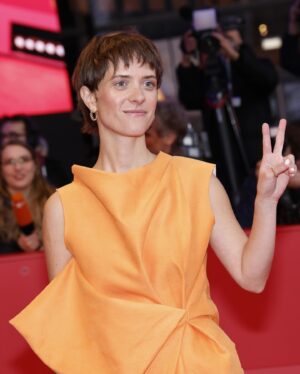 Liv Lisa Fries Instagram - Premiere of „FROM HILDE, WITH LOVE“ by Andreas Dresen in competition @berlinale 💥 @pandorafilmverleih Styling @kamilla_richter jewelry @cartier dress: @_etr_e hair & make up & haircut : @claudia_rotoli  with @johanneshegemann THANKS TO EVERYONE 🌸
