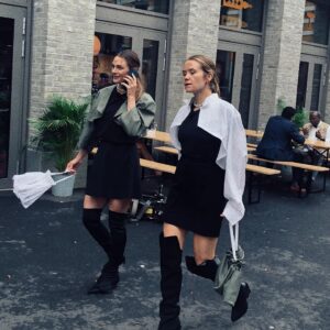 Live Nelvik Instagram - Ingen av oss snakket faktisk i telefonen. Hei moteuka!
@jennyskavlan #bolero