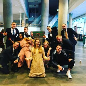 Live Nelvik Instagram - Vi var mange som reddet verden litt, og i går vant vi gullrute!! Til de som lurer på hvor høy jeg er i virkeligheten, så har dere svaret her.