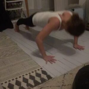Live Nelvik Instagram - Pumper meg opp til @p3gull. Med panna først. God fredag!