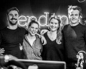 Live Nelvik Instagram - Podkast med denne gjengen ute NU. Takk for verdens varmeste velkomst. #lørdagsrådet @nrkp3 📷@jjtomt