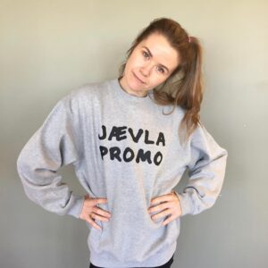 Live Nelvik Instagram - Umulig å ikke støtte en så viktig sak som premieren til @nrkmartinogmikkelsen på NRK1 22.30 i kveld. #jævlapromo