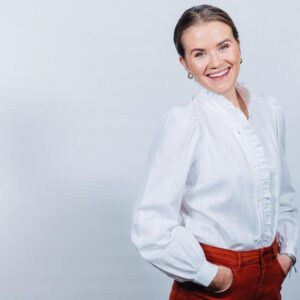 Live Nelvik Instagram - Snakker litt om børsfall og utenrikspolitikk på @senkveldtv2 med @jennyskavlan. Sees i kveld!