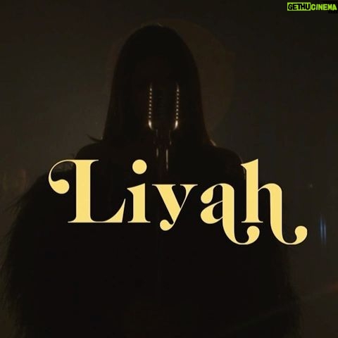 Liyah Dia Instagram - LA FIÈVRE VIDÉO OUT YOUTUBE NOW ———— Merci à ma team: Réalisateur @quentin.legallo Ass. Réal’ @chloecounut Direction artistique @tatiana_dumabin Scénario : Liyah, Quentin Production par @overworldagency Directeur de production @jonzy_ow Suivi de production @jimmy_ow Chargée de production @sibylle03 Ass. Production @sandra_pearce_ Set designer @jimmecloo Agence @bigtime.studio Ass. Déco @sandra_pearce_ Studio @studio_wildbee Équipe image 🎥 Chef opérateur @louisb_dp Chef électro Frédéric Rouanet Assistant caméra @loisydo Steadycamer @adam_gulbol_ Équipe HMC 🕹 Styliste @fanelie_patras Ass. Stylistes @laurapian & @mariemxs Maquilleuse @rika_bitton Coiffeuse @anitabujoli Ongles @soaddict_nails Cast 💾 Casting par l’agence @models_lane Directeur de casting @mfashionisto Présentateur TV @gablechibani Rôle principal masculin @antoinemusy Batteur CB Bassiste @virgileelana Synthé @brise_lame Bravo à la talentueuse chorégraphe @neverlyparis Danseuses @yasminehbb et @ines_pnt Équipe post-production 🎞 Directrice de post-production @chrystool Montage @lapopedad Étalonnage alex_pzt_colorist Motion design @lucaslatil Merci au traiteur @nanoudelice_