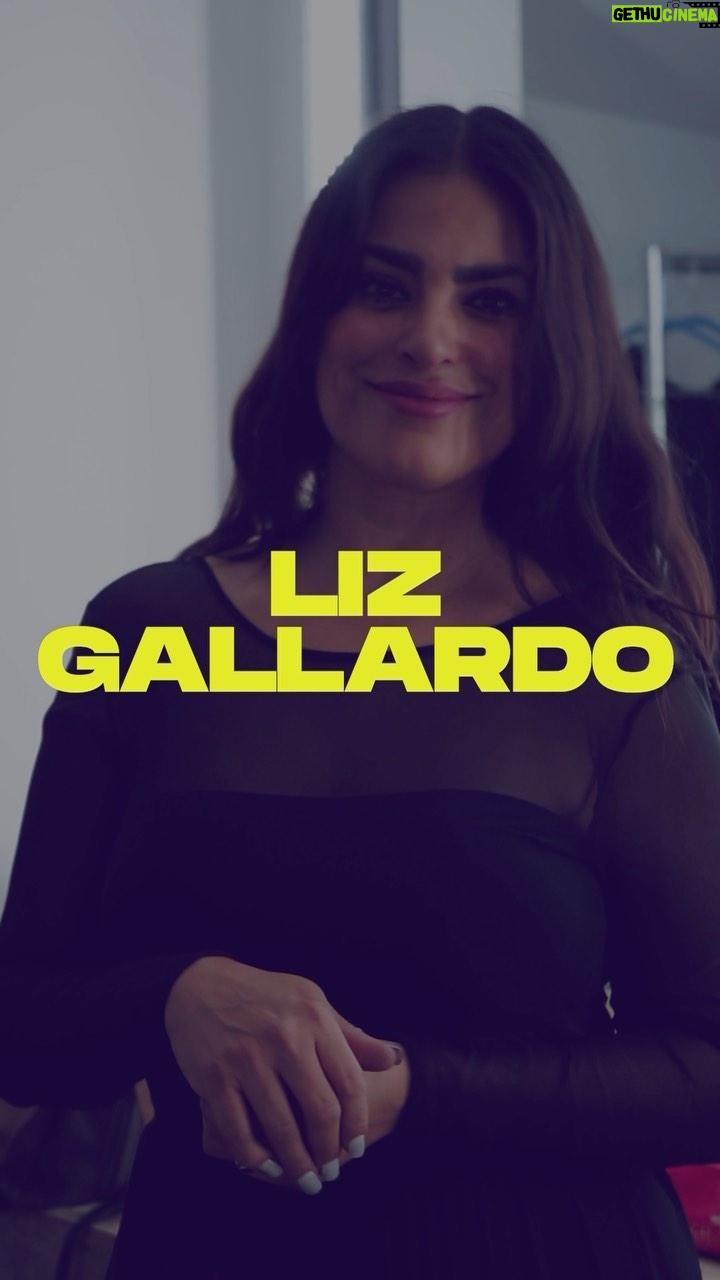 Liz Gallardo Instagram - En esta ocasión en “Un día con”, acompañamos a @elgallogallardo al teatro, en una función especial de “Monólogos de la vagina”. Ella se reúne con sus hermanas de la novela “Las Aparicio” para una presentación emotiva y llena de significado. #LizGallardo #TalentoZuma #MonologosDeLaVagina #LasAparicio #Teatro