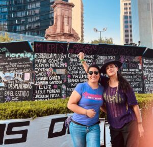 Liz Gallardo Instagram - ESTE #8M MARCHAMOS POR NUESTRA DERECHO A SER LIBRES Y SOBERANAS. 

MARCHAMOS PORQUE NOS RESPETEN. 
MARCHAMOS PORQUE NUESTROS SUEÑOS NO SEAN MANCHADOS DE SANGRE. 
MARCHAMOS POR NUESTRO DERECHO DE VOLVER A CASA TRANQUILAS Y SIN MIEDO. 
MARCHAMOS PORQUE NO VUELVAN A TOCAR A NUESTRAS NIÑAS NI MUJERES  CON SU ABUSO, VIOLENCIA E INDIFERENCIA. 
MARCHAMOS POR NUESTRO DERECHO A DECIDIR SOBRE NUESTROS CUERPOS Y NUESTRA VIDA. 

MARCHAMOS POR NUESTRO PODER, NUESTRO LUGAR EN LA SOCIEDAD Y EN EL MUNDO DE LOS HOMBRES. 
NO QUEREMOS COMPETIR.  NO QUEREMOS AGREDIR. SOLO QUEREMOS JUSTICIA, IGUALDAD Y RESPETO. 
Y LO CONSEGUIREMOS A TODA COSTA. 💪👊🏽👍🙌🏽

#8m #díainternacionaldelamujer #mexicomagico #gobiernofeminicida #loquemaremostodo