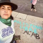 Liz Gallardo Instagram - ESTE #8M MARCHAMOS POR NUESTRA DERECHO A SER LIBRES Y SOBERANAS. MARCHAMOS PORQUE NOS RESPETEN. MARCHAMOS PORQUE NUESTROS SUEÑOS NO SEAN MANCHADOS DE SANGRE. MARCHAMOS POR NUESTRO DERECHO DE VOLVER A CASA TRANQUILAS Y SIN MIEDO. MARCHAMOS PORQUE NO VUELVAN A TOCAR A NUESTRAS NIÑAS NI MUJERES CON SU ABUSO, VIOLENCIA E INDIFERENCIA. MARCHAMOS POR NUESTRO DERECHO A DECIDIR SOBRE NUESTROS CUERPOS Y NUESTRA VIDA. MARCHAMOS POR NUESTRO PODER, NUESTRO LUGAR EN LA SOCIEDAD Y EN EL MUNDO DE LOS HOMBRES. NO QUEREMOS COMPETIR. NO QUEREMOS AGREDIR. SOLO QUEREMOS JUSTICIA, IGUALDAD Y RESPETO. Y LO CONSEGUIREMOS A TODA COSTA. 💪👊🏽👍🙌🏽 #8m #díainternacionaldelamujer #mexicomagico #gobiernofeminicida #loquemaremostodo