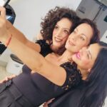 Liz Gallardo Instagram - Los más lindo que me pasó esta semana fue reencontrarme con mis #hermanasaparicio y volver a estar juntas en escena. Regresar “porque usted lo pidio” y que la gente se tome la molestia de venir al teatro, con la vida tan ajetreada que todos tenemos en estos tiempos …….. es algo sumamente valorable para mi. Que podamos seguir siendo familia después de 15 años y a pesar de todo, es la más grande fortuna que se puede sentir como actriz y profesional. Compartir amistad y pasión, es lo más invaluable para mi. Amigas son familia. La familia elegida. Mi familia universal. #hermanasaparicio #somosaparicio #lasaparicio #lasacaricio #teatro #pocoftheday @elgallogallardo @gadelagarza @ximenagonzalez_rubio @mejorteatro @morrisgilr @marvidals