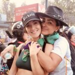 Liz Gallardo Instagram - ESTE #8M MARCHAMOS POR NUESTRA DERECHO A SER LIBRES Y SOBERANAS. MARCHAMOS PORQUE NOS RESPETEN. MARCHAMOS PORQUE NUESTROS SUEÑOS NO SEAN MANCHADOS DE SANGRE. MARCHAMOS POR NUESTRO DERECHO DE VOLVER A CASA TRANQUILAS Y SIN MIEDO. MARCHAMOS PORQUE NO VUELVAN A TOCAR A NUESTRAS NIÑAS NI MUJERES CON SU ABUSO, VIOLENCIA E INDIFERENCIA. MARCHAMOS POR NUESTRO DERECHO A DECIDIR SOBRE NUESTROS CUERPOS Y NUESTRA VIDA. MARCHAMOS POR NUESTRO PODER, NUESTRO LUGAR EN LA SOCIEDAD Y EN EL MUNDO DE LOS HOMBRES. NO QUEREMOS COMPETIR. NO QUEREMOS AGREDIR. SOLO QUEREMOS JUSTICIA, IGUALDAD Y RESPETO. Y LO CONSEGUIREMOS A TODA COSTA. 💪👊🏽👍🙌🏽 #8m #díainternacionaldelamujer #mexicomagico #gobiernofeminicida #loquemaremostodo