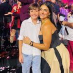 Liz Gallardo Instagram - Como siempre soy una colgada pero soporten porque la tecnología no es lo mío y mis manos siempre están muy ocupadas! 🤣🤣🤣 #sinalbur Aquí les comparto algunas imágenes del día de nuestra presentación de @elamornotienerecetaof El pasado #diadelamor dentro de nuestro hogar laboral #televisasanangel Gracias jefazo @juanosorio.oficial por confiar en mi para darle vida a tu #Fillipa Adoro mi personaje y me divierto mucho al interpretarlo. Así que gracias 🙏🏼 totales ! Gracias a mi amigo y publicista querido @_boknegra por apoyarme tanto ese día. También a @adryantor @michmoran y todo el equipo de @zumatalent_ por su apoyo y cariño. Pero sobretodo , Gracias a mis cómplices de estilo que reflejan perfecto mi personalidad con sus maravilloso outfits porque son las mejores de mi tierra si señor ! #Guadalajarafashionstyle #Guanatosrules #fashion #style #Guadalajaramiamor #Guanatosrifa 👗Vestuario: @suiteveintiuno 💃🏻 @karlammdelc Joyería 💍: @torcabrand (pueden ver su joyería en mi durante todo el proyecto en sus pantallas.) #patronicinadoroficial #Fillipastyle Zapatos 👠 personales Makeup & Hair: @Televisa 💇🏻‍♀️💅💄💋