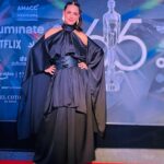 Liz Gallardo Instagram – #tbt de uno de los días más felices en toda mi carrera.  #sep2023 #guadalajara #mycity 

Celebrar los #premiosariel en mi hermosa ciudad, en dos de los recintos más imponentes, importantes , bellos y especiales que nos representan a los tapatíos no tuvo comparación! 
El majestuoso @teatrodegolladogdl lucio en todo su esplendor en esta importante celebración para todo nuestro gremio. 
Así mismo la fiesta estuvo espectacular (como siempre debe ser) en el #InstitutoCulturalCabañas  el más bello espacio posible para una celebración cómo está. 

Nuestro Cine merece todo el glamour y la elegancia que ameritan  unos premios como estos. 
Gracias a @culturajalisco por echar la casa por la ventana para celebrar cómo se debe. 
Gracias a su directora, mi paisana por ser la mejor anfitriona ! 
Gracias @academiacinemx por confiar en mi estado #Jalisco para llevar a cabo este evento. 
EL ARIEL NUNCA MORIRÁ! 
No lo permitiremos ! 
QUE VIVA EL CINE  MEXICANO! 

M hermoso outfit (no es por presumir pero fue uno de los más espectaculares de la noche ) es de la maravillosa diseñadora @karlammdelc  amiga querida y paisana, su bellísima marca @suiteveintiuno 
Mis accesorios fueron de @amorapachegdl y mis  espectaculares aretes de @torcabrand 

 Sobretodo y lo más lindo de la noche , fue encontrarme con gente muy querida que respeto y admiro mucho. Colegas que han sido mi origen de inspiración desde muy joven para dedicarme a esto.  Gracias gracias gracias por compartir colegas ! 

Mi hermana del alma @gadelagarza 
Mi madre chula @lauradeita 
Mi Sobri diabólica @paugaitan 
Mi idola siempre  @ofeliamedina_ 
M director amado de #cincodemayolabatalla @rafalaradirector 
Mi querido viejo amigo @robertososamx 
Uno de mis directores favoritos @alejandrogonzalesinarittu 
La bella y adorada @valeriagiordano7 
Y mi queridísimo paisano , mi #sixtoenvivo @ponchohd 

Y por supuesto mi cómplice de mil aventuras , mi vieja bruja @galatea.gizeht my date 

Los amo mucho a todos ! 🙏🏼🥹🩵🩵🩵🩵🩵🩵🩵

#entrega65ariel #cinemexicano #happines #amigos #picoftheday #smile 📽️🎥🎞️