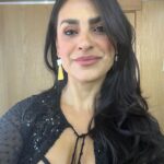 Liz Gallardo Instagram - Así tránsito algunos días de trabajo en la piel de #Filipa y la cabeza en todas partes. ………. Y leí algo por demás acertado que me permite reflectar a la más profunda y escondida Niña interior - mujer exterior que habita en mi. Gracias #mysoulmate por compartirmelo y ponerme ese espejo enfrente de mi. Love u @inchisandrose 🙏🏼✨❤️‍🔥🥰👩🏻‍🤝‍👩🏼 Y gracias al bombón de @marianoo.soria y su familia por este lindo y delicioso detalle! 🙏🏼😍✨ Gracias también an mis cómplices de cada día @zoewater que me acompañan e hidratan siempre en mi trabajo con este, su nuevo y delicioso producto con electrolitos #zoewaterelectro simplemente delicioso!!! 🤨😋😋 Y P.D. Extraño a mis amigos que se fueron ya ….. faltan muchas personas especiales aqui . Como este que canta divino por acá …… Te extraño sin control #esgus #lizluz 😔😔😔💔💔💔 @cerati #porsiempre #nochedenostalgia #nochederecuerdos