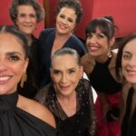 Liz Gallardo Instagram – #tbt de uno de los días más felices en toda mi carrera.  #sep2023 #guadalajara #mycity 

Celebrar los #premiosariel en mi hermosa ciudad, en dos de los recintos más imponentes, importantes , bellos y especiales que nos representan a los tapatíos no tuvo comparación! 
El majestuoso @teatrodegolladogdl lucio en todo su esplendor en esta importante celebración para todo nuestro gremio. 
Así mismo la fiesta estuvo espectacular (como siempre debe ser) en el #InstitutoCulturalCabañas  el más bello espacio posible para una celebración cómo está. 

Nuestro Cine merece todo el glamour y la elegancia que ameritan  unos premios como estos. 
Gracias a @culturajalisco por echar la casa por la ventana para celebrar cómo se debe. 
Gracias a su directora, mi paisana por ser la mejor anfitriona ! 
Gracias @academiacinemx por confiar en mi estado #Jalisco para llevar a cabo este evento. 
EL ARIEL NUNCA MORIRÁ! 
No lo permitiremos ! 
QUE VIVA EL CINE  MEXICANO! 

M hermoso outfit (no es por presumir pero fue uno de los más espectaculares de la noche ) es de la maravillosa diseñadora @karlammdelc  amiga querida y paisana, su bellísima marca @suiteveintiuno 
Mis accesorios fueron de @amorapachegdl y mis  espectaculares aretes de @torcabrand 

 Sobretodo y lo más lindo de la noche , fue encontrarme con gente muy querida que respeto y admiro mucho. Colegas que han sido mi origen de inspiración desde muy joven para dedicarme a esto.  Gracias gracias gracias por compartir colegas ! 

Mi hermana del alma @gadelagarza 
Mi madre chula @lauradeita 
Mi Sobri diabólica @paugaitan 
Mi idola siempre  @ofeliamedina_ 
M director amado de #cincodemayolabatalla @rafalaradirector 
Mi querido viejo amigo @robertososamx 
Uno de mis directores favoritos @alejandrogonzalesinarittu 
La bella y adorada @valeriagiordano7 
Y mi queridísimo paisano , mi #sixtoenvivo @ponchohd 

Y por supuesto mi cómplice de mil aventuras , mi vieja bruja @galatea.gizeht my date 

Los amo mucho a todos ! 🙏🏼🥹🩵🩵🩵🩵🩵🩵🩵

#entrega65ariel #cinemexicano #happines #amigos #picoftheday #smile 📽️🎥🎞️