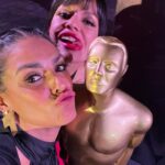 Liz Gallardo Instagram – #tbt de uno de los días más felices en toda mi carrera.  #sep2023 #guadalajara #mycity 

Celebrar los #premiosariel en mi hermosa ciudad, en dos de los recintos más imponentes, importantes , bellos y especiales que nos representan a los tapatíos no tuvo comparación! 
El majestuoso @teatrodegolladogdl lucio en todo su esplendor en esta importante celebración para todo nuestro gremio. 
Así mismo la fiesta estuvo espectacular (como siempre debe ser) en el #InstitutoCulturalCabañas  el más bello espacio posible para una celebración cómo está. 

Nuestro Cine merece todo el glamour y la elegancia que ameritan  unos premios como estos. 
Gracias a @culturajalisco por echar la casa por la ventana para celebrar cómo se debe. 
Gracias a su directora, mi paisana por ser la mejor anfitriona ! 
Gracias @academiacinemx por confiar en mi estado #Jalisco para llevar a cabo este evento. 
EL ARIEL NUNCA MORIRÁ! 
No lo permitiremos ! 
QUE VIVA EL CINE  MEXICANO! 

M hermoso outfit (no es por presumir pero fue uno de los más espectaculares de la noche ) es de la maravillosa diseñadora @karlammdelc  amiga querida y paisana, su bellísima marca @suiteveintiuno 
Mis accesorios fueron de @amorapachegdl y mis  espectaculares aretes de @torcabrand 

 Sobretodo y lo más lindo de la noche , fue encontrarme con gente muy querida que respeto y admiro mucho. Colegas que han sido mi origen de inspiración desde muy joven para dedicarme a esto.  Gracias gracias gracias por compartir colegas ! 

Mi hermana del alma @gadelagarza 
Mi madre chula @lauradeita 
Mi Sobri diabólica @paugaitan 
Mi idola siempre  @ofeliamedina_ 
M director amado de #cincodemayolabatalla @rafalaradirector 
Mi querido viejo amigo @robertososamx 
Uno de mis directores favoritos @alejandrogonzalesinarittu 
La bella y adorada @valeriagiordano7 
Y mi queridísimo paisano , mi #sixtoenvivo @ponchohd 

Y por supuesto mi cómplice de mil aventuras , mi vieja bruja @galatea.gizeht my date 

Los amo mucho a todos ! 🙏🏼🥹🩵🩵🩵🩵🩵🩵🩵

#entrega65ariel #cinemexicano #happines #amigos #picoftheday #smile 📽️🎥🎞️