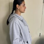 Liz Gallardo Instagram - Así tránsito algunos días de trabajo en la piel de #Filipa y la cabeza en todas partes. ………. Y leí algo por demás acertado que me permite reflectar a la más profunda y escondida Niña interior - mujer exterior que habita en mi. Gracias #mysoulmate por compartirmelo y ponerme ese espejo enfrente de mi. Love u @inchisandrose 🙏🏼✨❤️‍🔥🥰👩🏻‍🤝‍👩🏼 Y gracias al bombón de @marianoo.soria y su familia por este lindo y delicioso detalle! 🙏🏼😍✨ Gracias también an mis cómplices de cada día @zoewater que me acompañan e hidratan siempre en mi trabajo con este, su nuevo y delicioso producto con electrolitos #zoewaterelectro simplemente delicioso!!! 🤨😋😋 Y P.D. Extraño a mis amigos que se fueron ya ….. faltan muchas personas especiales aqui . Como este que canta divino por acá …… Te extraño sin control #esgus #lizluz 😔😔😔💔💔💔 @cerati #porsiempre #nochedenostalgia #nochederecuerdos