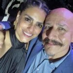 Liz Gallardo Instagram – #tbt de uno de los días más felices en toda mi carrera.  #sep2023 #guadalajara #mycity 

Celebrar los #premiosariel en mi hermosa ciudad, en dos de los recintos más imponentes, importantes , bellos y especiales que nos representan a los tapatíos no tuvo comparación! 
El majestuoso @teatrodegolladogdl lucio en todo su esplendor en esta importante celebración para todo nuestro gremio. 
Así mismo la fiesta estuvo espectacular (como siempre debe ser) en el #InstitutoCulturalCabañas  el más bello espacio posible para una celebración cómo está. 

Nuestro Cine merece todo el glamour y la elegancia que ameritan  unos premios como estos. 
Gracias a @culturajalisco por echar la casa por la ventana para celebrar cómo se debe. 
Gracias a su directora, mi paisana por ser la mejor anfitriona ! 
Gracias @academiacinemx por confiar en mi estado #Jalisco para llevar a cabo este evento. 
EL ARIEL NUNCA MORIRÁ! 
No lo permitiremos ! 
QUE VIVA EL CINE  MEXICANO! 

M hermoso outfit (no es por presumir pero fue uno de los más espectaculares de la noche ) es de la maravillosa diseñadora @karlammdelc  amiga querida y paisana, su bellísima marca @suiteveintiuno 
Mis accesorios fueron de @amorapachegdl y mis  espectaculares aretes de @torcabrand 

 Sobretodo y lo más lindo de la noche , fue encontrarme con gente muy querida que respeto y admiro mucho. Colegas que han sido mi origen de inspiración desde muy joven para dedicarme a esto.  Gracias gracias gracias por compartir colegas ! 

Mi hermana del alma @gadelagarza 
Mi madre chula @lauradeita 
Mi Sobri diabólica @paugaitan 
Mi idola siempre  @ofeliamedina_ 
M director amado de #cincodemayolabatalla @rafalaradirector 
Mi querido viejo amigo @robertososamx 
Uno de mis directores favoritos @alejandrogonzalesinarittu 
La bella y adorada @valeriagiordano7 
Y mi queridísimo paisano , mi #sixtoenvivo @ponchohd 

Y por supuesto mi cómplice de mil aventuras , mi vieja bruja @galatea.gizeht my date 

Los amo mucho a todos ! 🙏🏼🥹🩵🩵🩵🩵🩵🩵🩵

#entrega65ariel #cinemexicano #happines #amigos #picoftheday #smile 📽️🎥🎞️