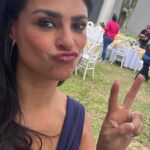 Liz Gallardo Instagram - Así tránsito algunos días de trabajo en la piel de #Filipa y la cabeza en todas partes. ………. Y leí algo por demás acertado que me permite reflectar a la más profunda y escondida Niña interior - mujer exterior que habita en mi. Gracias #mysoulmate por compartirmelo y ponerme ese espejo enfrente de mi. Love u @inchisandrose 🙏🏼✨❤️‍🔥🥰👩🏻‍🤝‍👩🏼 Y gracias al bombón de @marianoo.soria y su familia por este lindo y delicioso detalle! 🙏🏼😍✨ Gracias también an mis cómplices de cada día @zoewater que me acompañan e hidratan siempre en mi trabajo con este, su nuevo y delicioso producto con electrolitos #zoewaterelectro simplemente delicioso!!! 🤨😋😋 Y P.D. Extraño a mis amigos que se fueron ya ….. faltan muchas personas especiales aqui . Como este que canta divino por acá …… Te extraño sin control #esgus #lizluz 😔😔😔💔💔💔 @cerati #porsiempre #nochedenostalgia #nochederecuerdos
