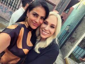 Liz Gallardo Instagram - #diadegrabaciones entradas @elamornotienerecetaof 
 
Feliz y agradecida de compartir con esta gente bella , chambeadora y talentosa! 

Ya pronto estrenamos! 
No se la pierdan! 📺🎥🙏🏼✨🫶🏼🎁
#canaldelasestrellas #Feb19 8:30pm 

Síganme en mi TikTok LIZGALLOGALLARDO  donde compartiré más videos detrás de cámaras!