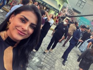 Liz Gallardo Instagram - #diadegrabaciones entradas @elamornotienerecetaof 
 
Feliz y agradecida de compartir con esta gente bella , chambeadora y talentosa! 

Ya pronto estrenamos! 
No se la pierdan! 📺🎥🙏🏼✨🫶🏼🎁
#canaldelasestrellas #Feb19 8:30pm 

Síganme en mi TikTok LIZGALLOGALLARDO  donde compartiré más videos detrás de cámaras!