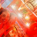 Liz Gallardo Instagram – Unas mini vacaciones para recargar las pilas antes de arrancar nuevo proyecto…….
Pronto les cuento! 😍👍🙏🏼🎥📺👏🏼👏🏼👏🏼👏🏼👏🏼

Uno de los mejores viajes de mi vida con mi #foreversoulmate @inchisandrose para celebrar su cumple especial y reafirmarnos , como bien lo aprendimos en nuestra bíblia  #sexandthecity , que NUESTRAS ALMAS GEMELAS REALES, SON NUESTRAS VERDADERAS AMIGAS. 👩🏻‍🤝‍👩🏼✨
#mommycarrie #babycarrie #fridakhalor

Y para que no se nos olvide , me hice con ella mi primer tatuaje ! 
Tanto me resistí pero me encantó el resultado! 

Gracias a @li.poke por su hermoso trabajo #handpoke 
Una belleza! 😍😍😍
Búsquenla ! Está en #puertoescondido 

#oaxacamiamor #amigasporsiempre #almasgemelas #soulmate 👩🏻‍🤝‍👩🏼🩵✨💚🎊
#travelfriends #cerrandociclos